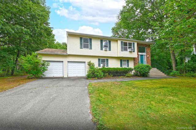 10 Woodbrook Circle, Holtsville, NY 11742