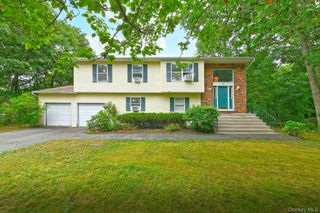 10 Woodbrook Circle, Holtsville, NY 11742