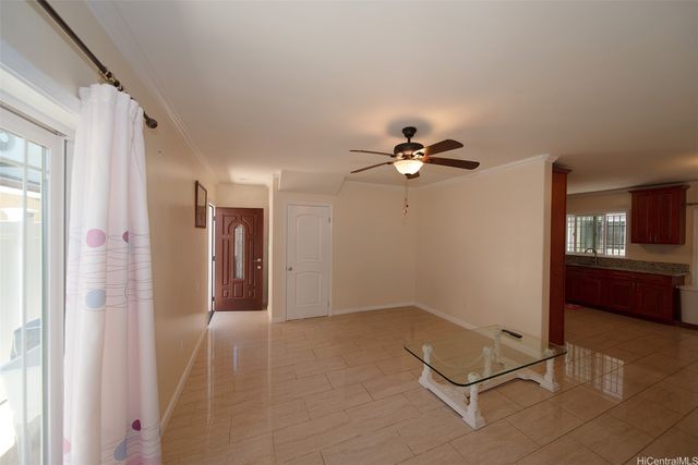 1352 8th Avenue, Honolulu, HI 96816