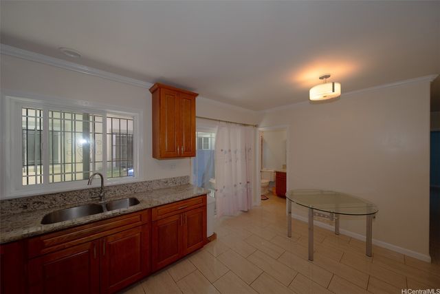 1352 8th Avenue, Honolulu, HI 96816