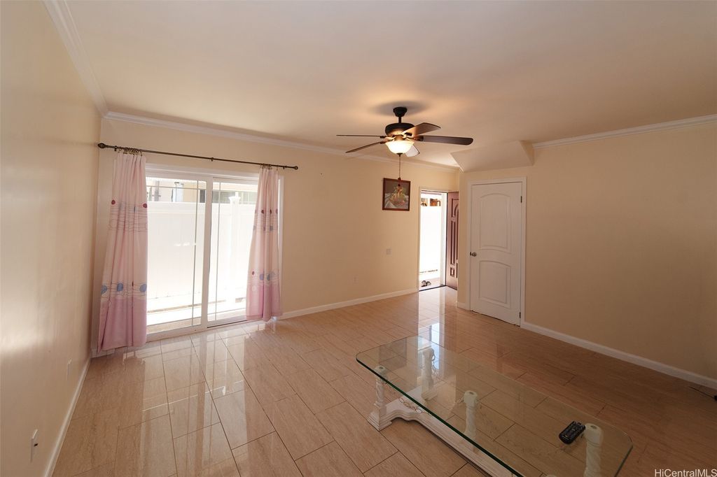 1352 8th Avenue, Honolulu, HI 96816