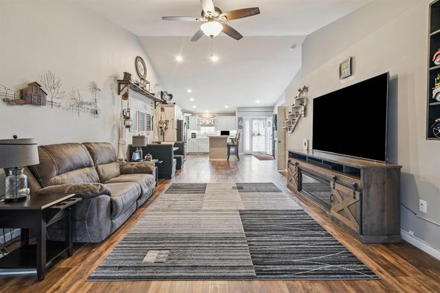 724 Grindstone Circle, Waterloo, IA 50702