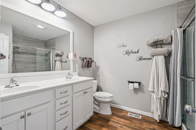 724 Grindstone Circle, Waterloo, IA 50702