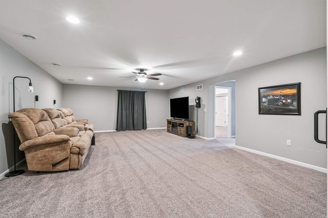 724 Grindstone Circle, Waterloo, IA 50702