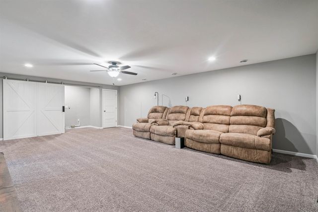 724 Grindstone Circle, Waterloo, IA 50702