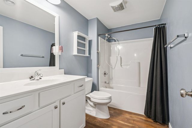 724 Grindstone Circle, Waterloo, IA 50702