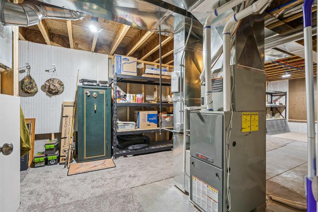 724 Grindstone Circle, Waterloo, IA 50702