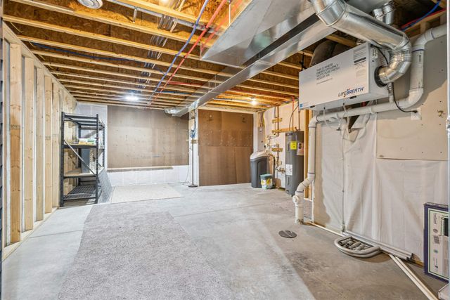 724 Grindstone Circle, Waterloo, IA 50702