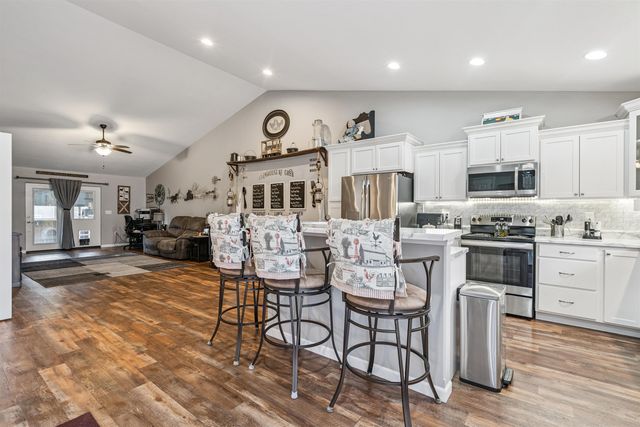 724 Grindstone Circle, Waterloo, IA 50702