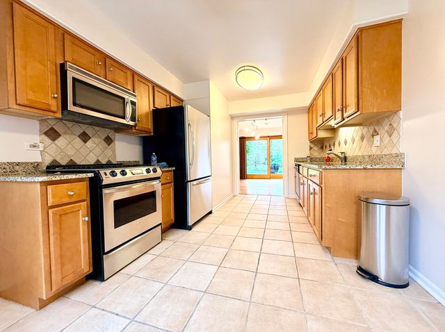 1846 Mission Hills Lane, Northbrook, IL 60062