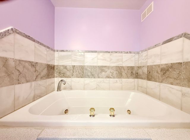 1846 Mission Hills Lane, Northbrook, IL 60062