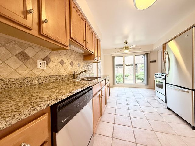 1846 Mission Hills Lane, Northbrook, IL 60062