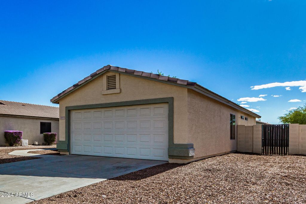8757 W GRISWOLD Road, Peoria, AZ 85345 — photo 2