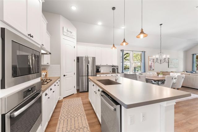 368 Founders RDG, Dripping Springs, TX 78620