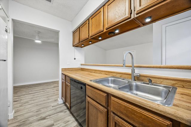 904 Sirocco DR A, Austin, TX 78745