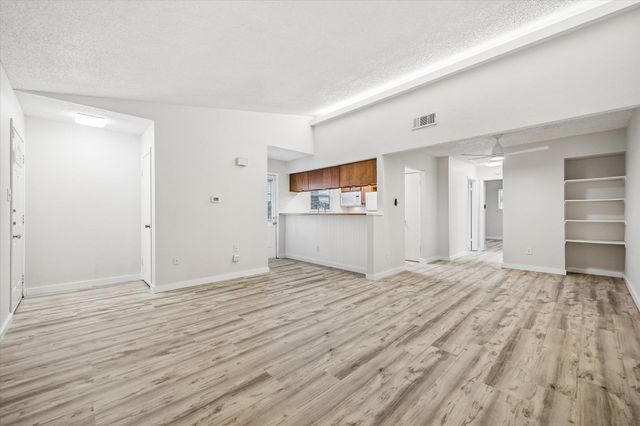 904 Sirocco DR A, Austin, TX 78745