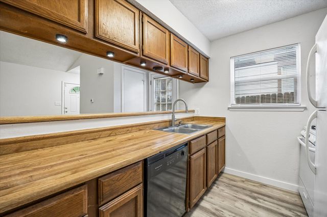 904 Sirocco DR A, Austin, TX 78745