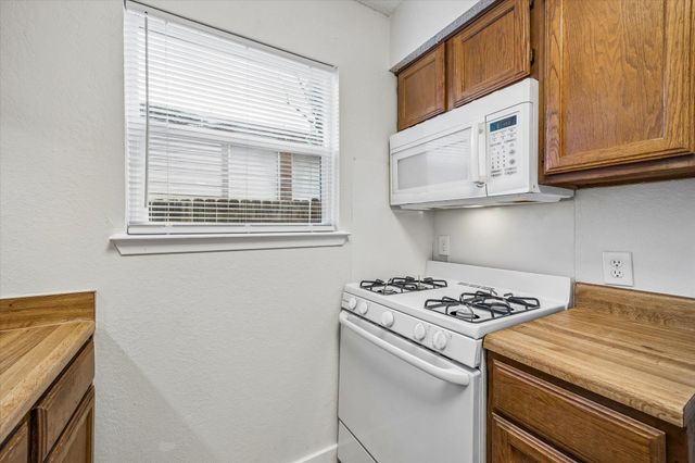904 Sirocco DR A, Austin, TX 78745