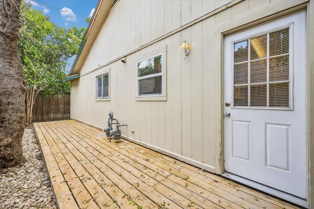 904 Sirocco DR A, Austin, TX 78745