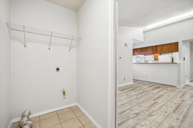 904 Sirocco DR A, Austin, TX 78745