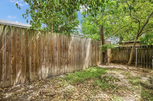 904 Sirocco DR A, Austin, TX 78745