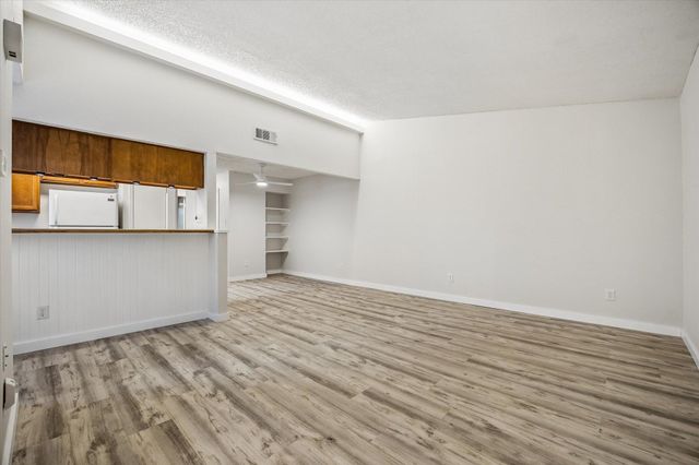 904 Sirocco DR A, Austin, TX 78745