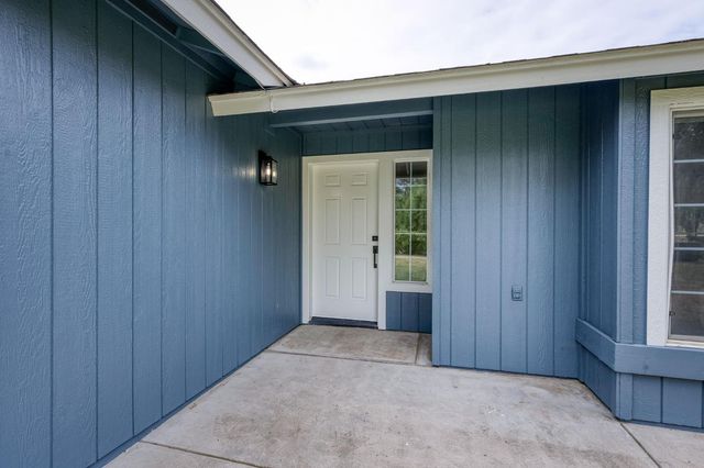 1418 N Del Rey Avenue, Sanger, CA 93657