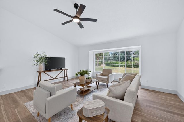1418 N Del Rey Avenue, Sanger, CA 93657