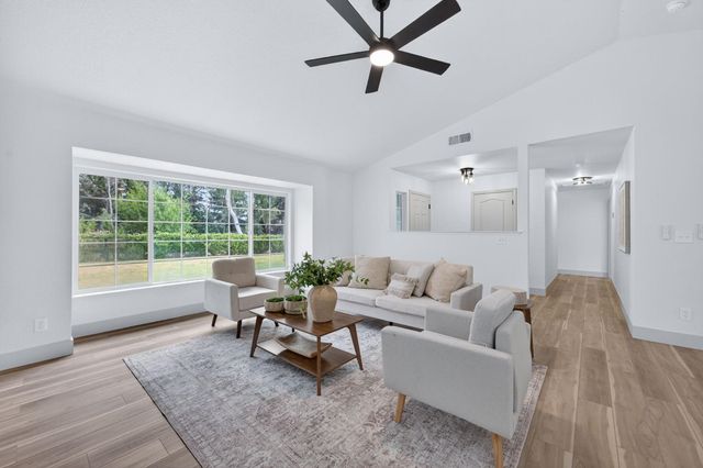1418 N Del Rey Avenue, Sanger, CA 93657