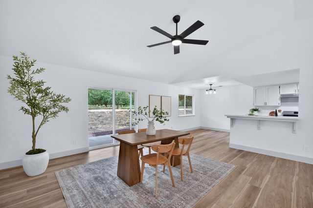 1418 N Del Rey Avenue, Sanger, CA 93657