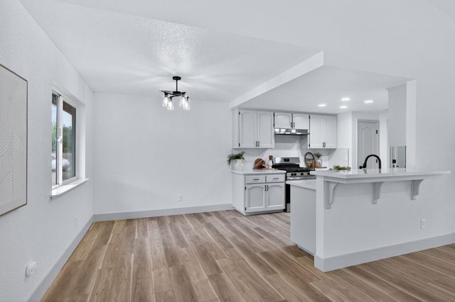 1418 N Del Rey Avenue, Sanger, CA 93657