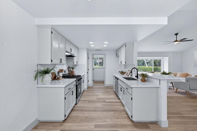 1418 N Del Rey Avenue, Sanger, CA 93657