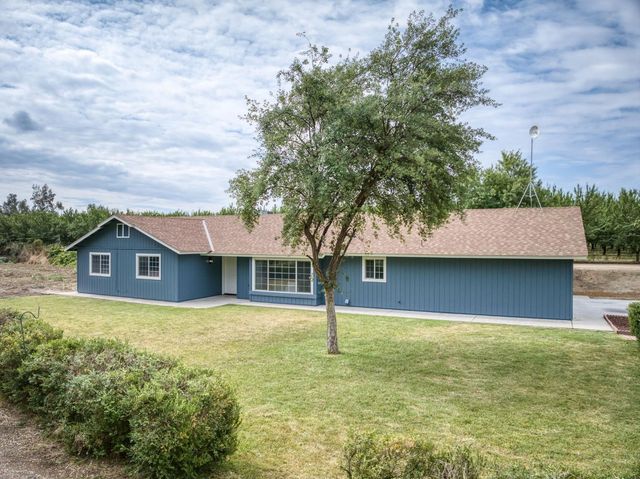 1418 N Del Rey Avenue, Sanger, CA 93657