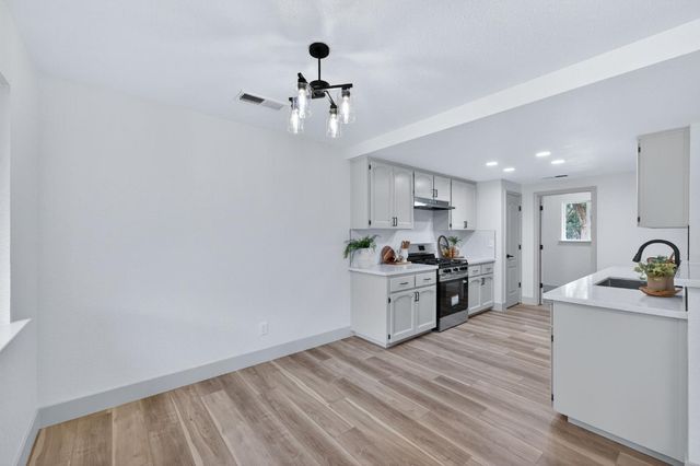 1418 N Del Rey Avenue, Sanger, CA 93657