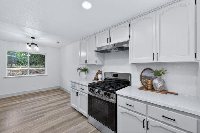 1418 N Del Rey Avenue, Sanger, CA 93657