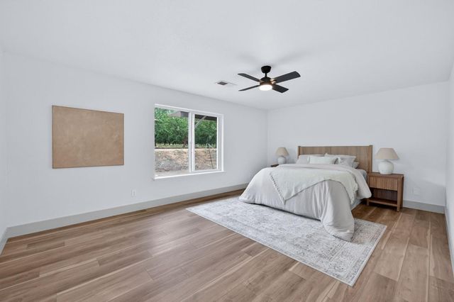 1418 N Del Rey Avenue, Sanger, CA 93657