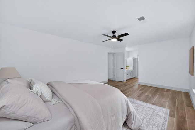 1418 N Del Rey Avenue, Sanger, CA 93657