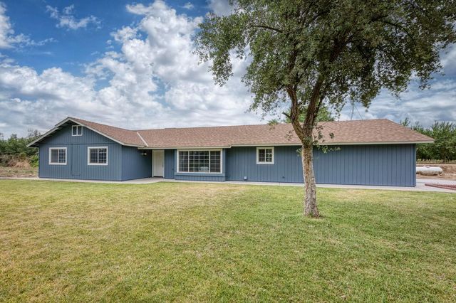 1418 N Del Rey Avenue, Sanger, CA 93657