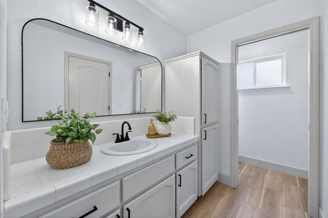 1418 N Del Rey Avenue, Sanger, CA 93657