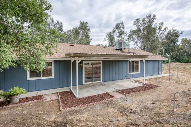1418 N Del Rey Avenue, Sanger, CA 93657