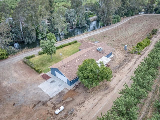 1418 N Del Rey Avenue, Sanger, CA 93657
