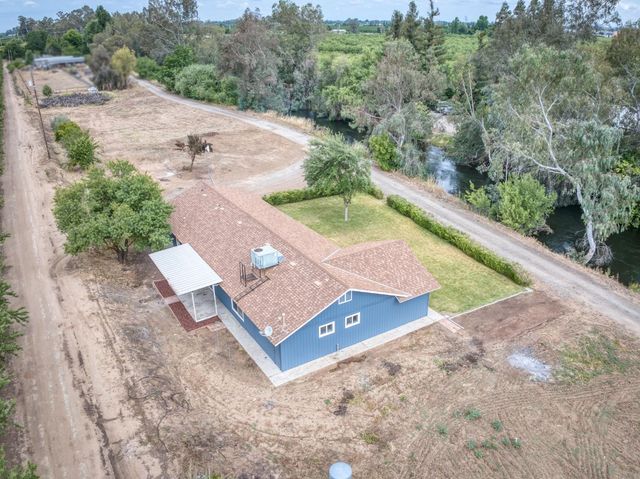 1418 N Del Rey Avenue, Sanger, CA 93657