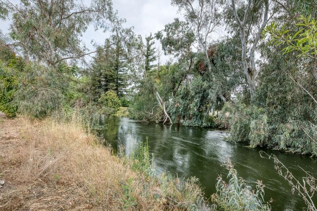 1418 N Del Rey Avenue, Sanger, CA 93657
