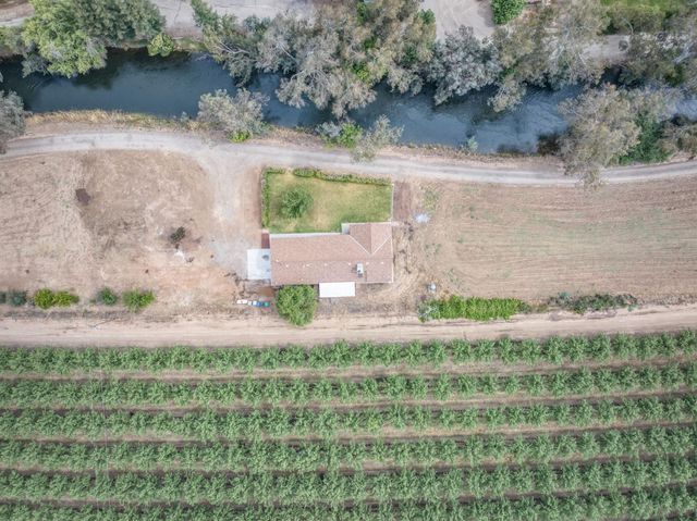 1418 N Del Rey Avenue, Sanger, CA 93657