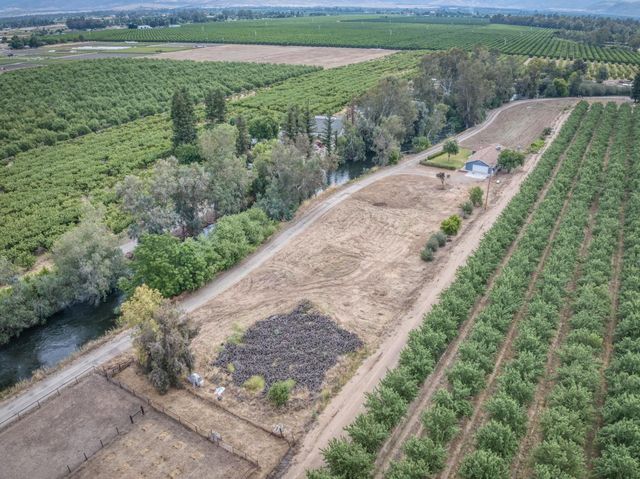 1418 N Del Rey Avenue, Sanger, CA 93657