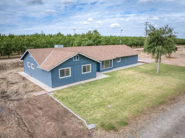 1418 N Del Rey Avenue, Sanger, CA 93657
