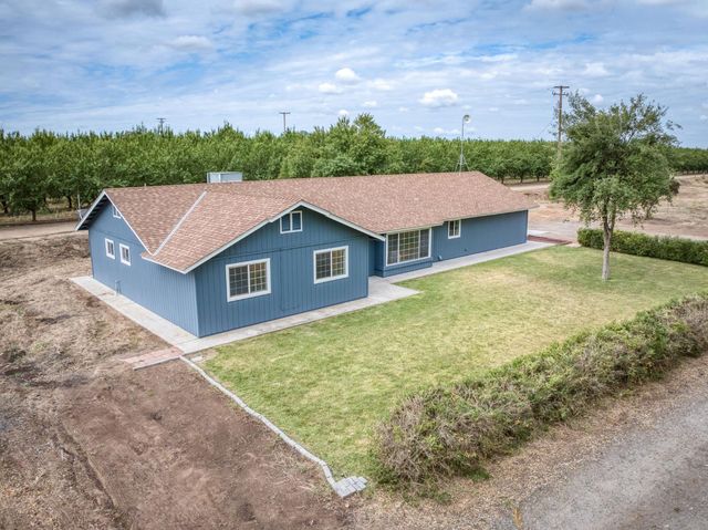 1418 N Del Rey Avenue, Sanger, CA 93657