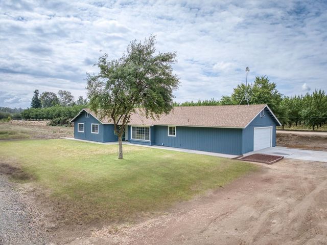 1418 N Del Rey Avenue, Sanger, CA 93657