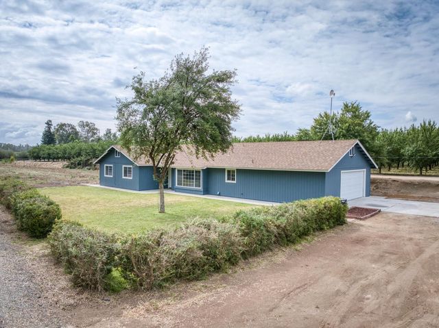 1418 N Del Rey Avenue, Sanger, CA 93657