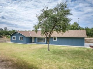 1418 N Del Rey Avenue, Sanger, CA 93657